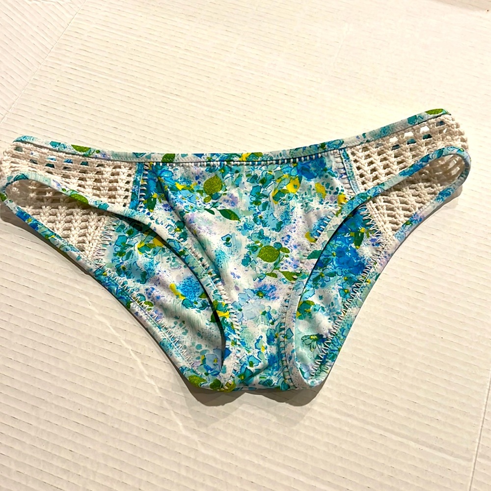 Victoria's Secret Crochett Blue Floral Swim Bikini Bottoms Size Large